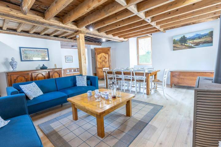 Location de vacances pour 13 personnes, avec Terrasse ainsi que Jardin et Vue à Arrens-Marsous