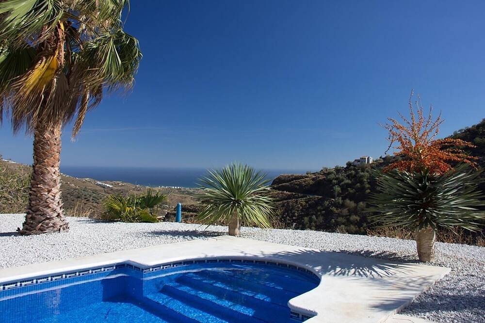 Villa 'Stunning  Near Velez-malaga' with Sea View, Wi-Fi and Air Conditioning in Arenas, Málaga Province