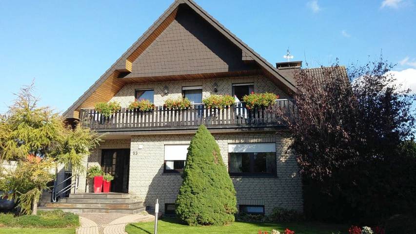 Ferienwohnung für 3 Personen, mit Balkon und Terrasse sowie Garten und Pool in Erwitte
