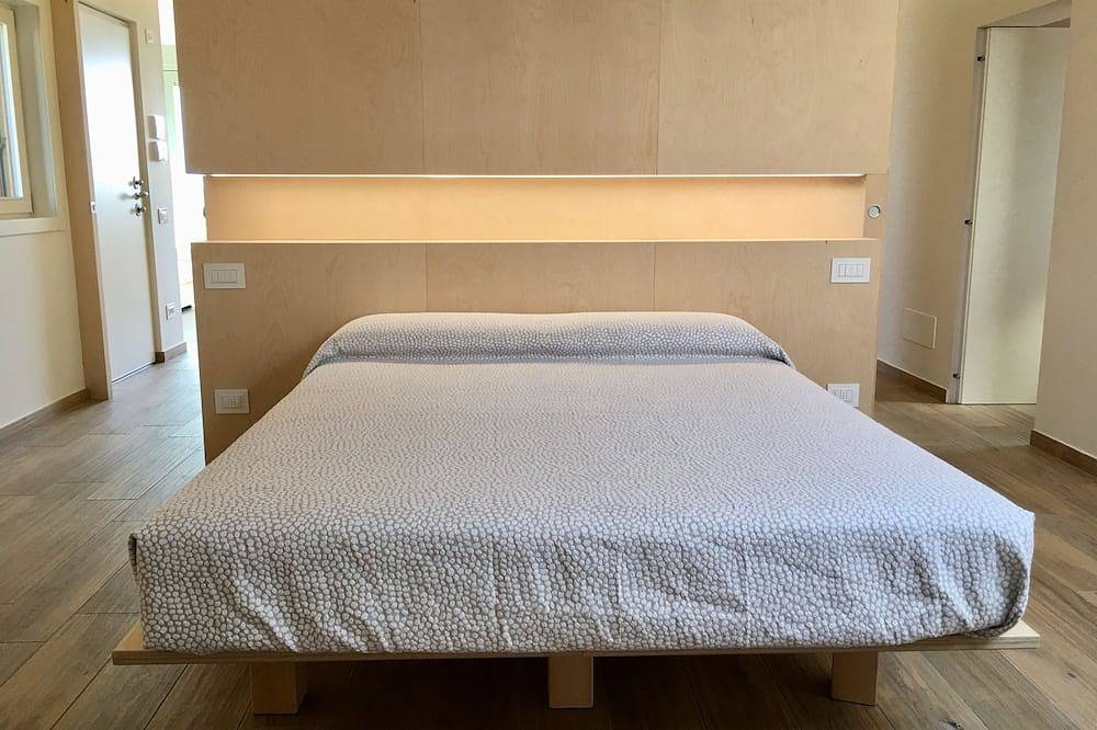 Geheel appartement, Nieuwe loft met prachtig uitzicht op het meer in Lonato, Garda Bergen