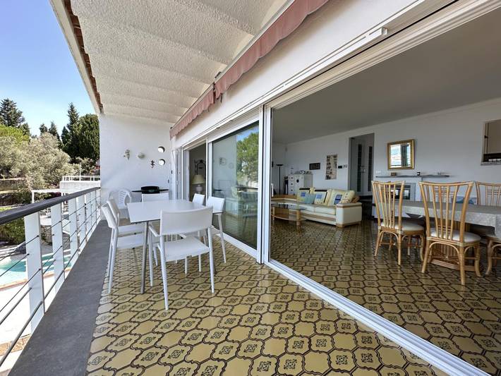 Chalet para 8 personas, con terraza además de jardín y piscina, Familias con niños en Cataluña - 4