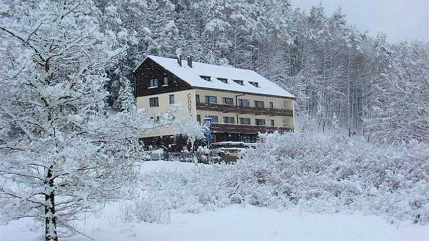 Ferienwohnung für 2 Personen, mit Garten und Balkon sowie Ausblick, kinderfreundlich in Waischenfeld