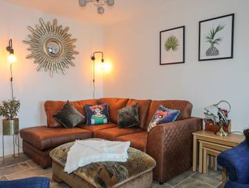 Log Cabin for 2 People in Isle of Anglesey, North-Wales, Photo 2