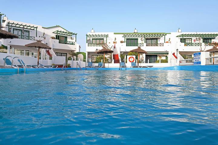 Entire apartment, Vacation Apartment 'Los Pocillos' with Mountain View, Shared Pool and Wi-Fi in Los Pocillos, Tías