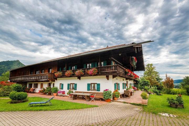 Ferienwohnung für 3 Personen, mit Balkon und Terrasse sowie Garten und Ausblick im Chiemgau - 2