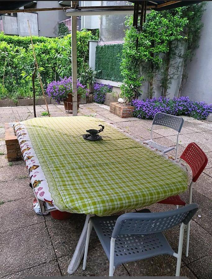 Alojamiento y desayuno para 3 personas, con jacuzzi y jardín en Milán