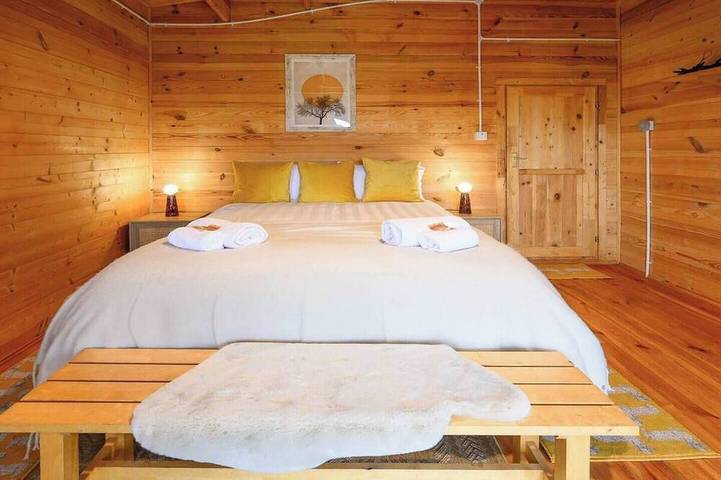 #67 Private Hot Tub Reindeer Lodge retreat in Staffordshire