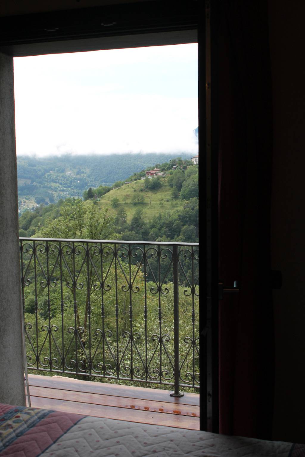 Hütte 'Del Bosco' mit Bergblick, privater Terrasse und Wi-Fi in Laino, Como Provinz