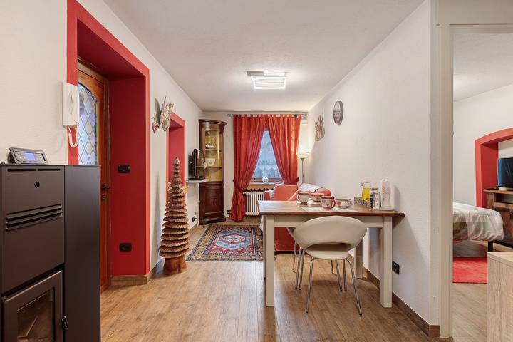 Hel lejlighed, Casa Gardenia Apartment with Mountain View, Private Terrace and Wi-Fi in Rochefort (Arvier), Comune di Arvier
