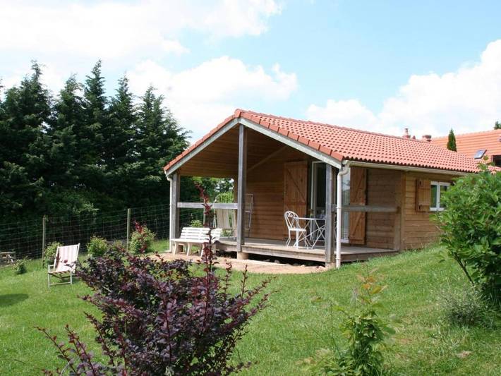 Location de vacances pour 5 personnes, avec Terrasse ainsi que Jardin et Piscine à Échassières