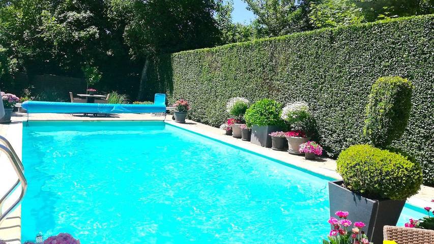 Location de vacances pour 11 personnes, avec jardin ainsi que piscine et sauna à Mol - 2