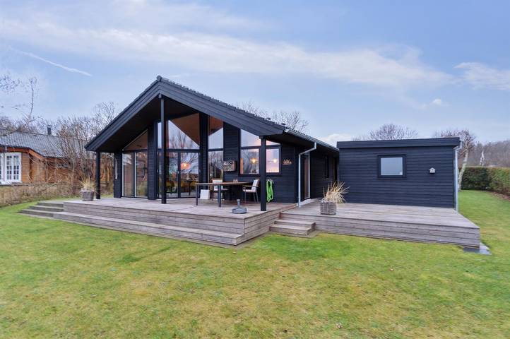 Feriehus for 5 personer, med hage i Sæby