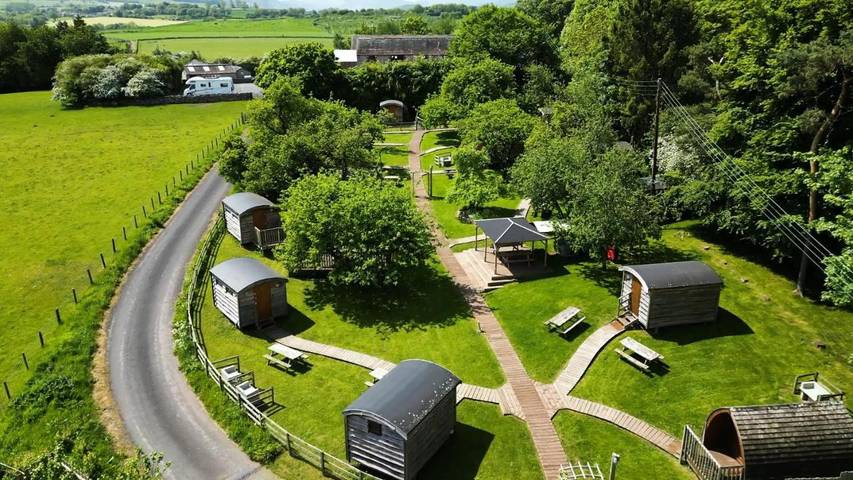 Holiday letting for 3 people, with Hot tub and Garden as well as Sauna and View in Penrith