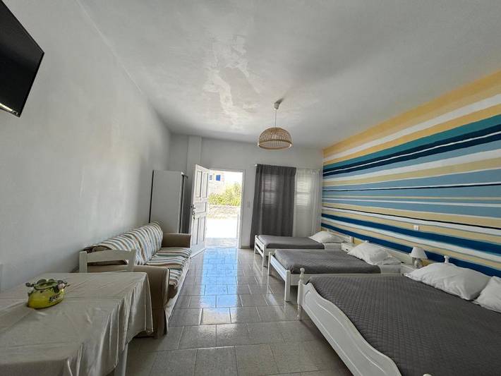 Gîte pour 2 personnes, avec piscine ainsi que bassin pour enfant et terrasse à Perissa - 4