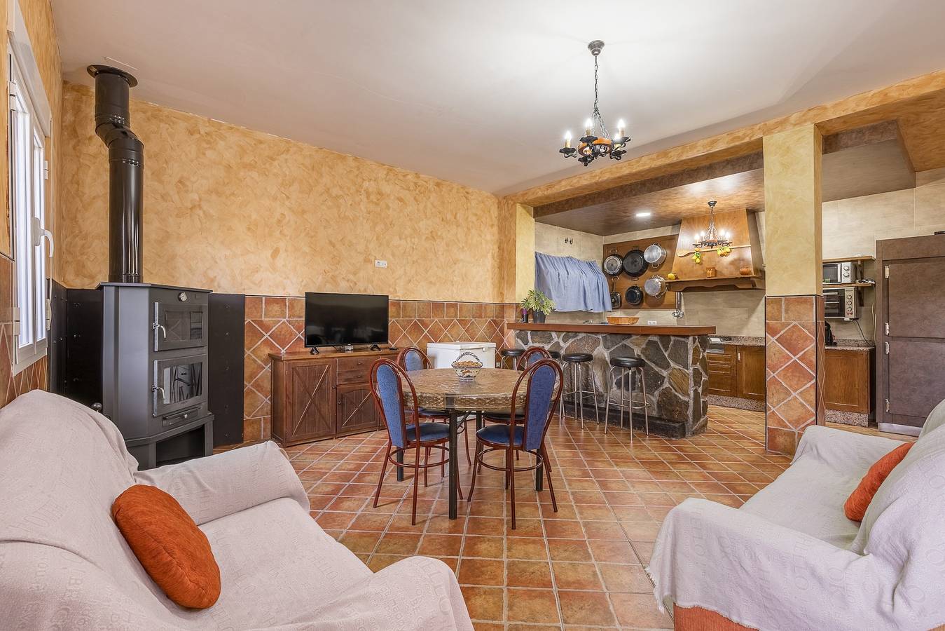 Landhus for 26 personer med have in Caniles, Geoparque de Granada