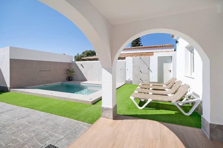 Ferienhaus 'Rincón Del Chico' mit Terrasse, Garten und Wlan in Playa La Barrosa, Chiclana de la Frontera