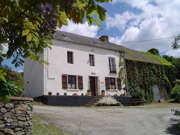 Location de vacances pour 8 personnes, avec vue et jardin à Saint-Ségal