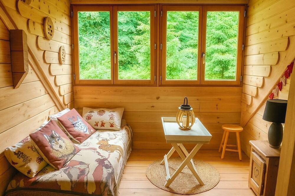 Chalet en lisière de forêt – Jardin & terrasses – Proche Super-Besse in Picherande, Parc naturel régional des Volcans d'Auvergne