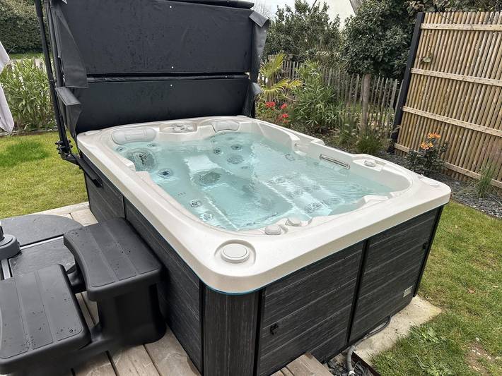 Gîte pour 4 personnes, avec Jacuzzi ainsi que Terrasse et Jardin dans Kerhillio - 3