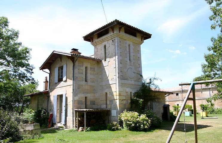 Gîte pour 6 personnes, avec jardin et piscine à Macao