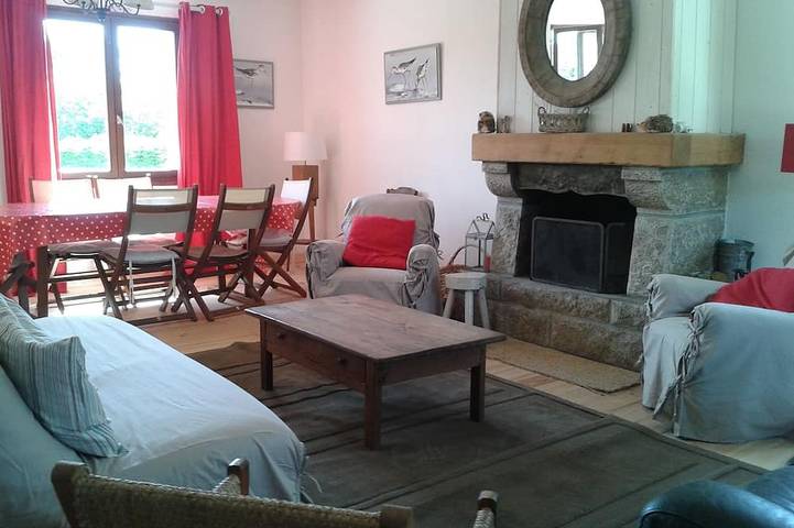 Location de vacances pour 12 personnes, avec terrasse et jardin à Camoël