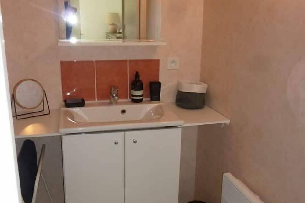 Appartement entier, Appartement 4 personnes à 2 pas de la plage et des commerces. in Damgan, Côte des Mégalithes