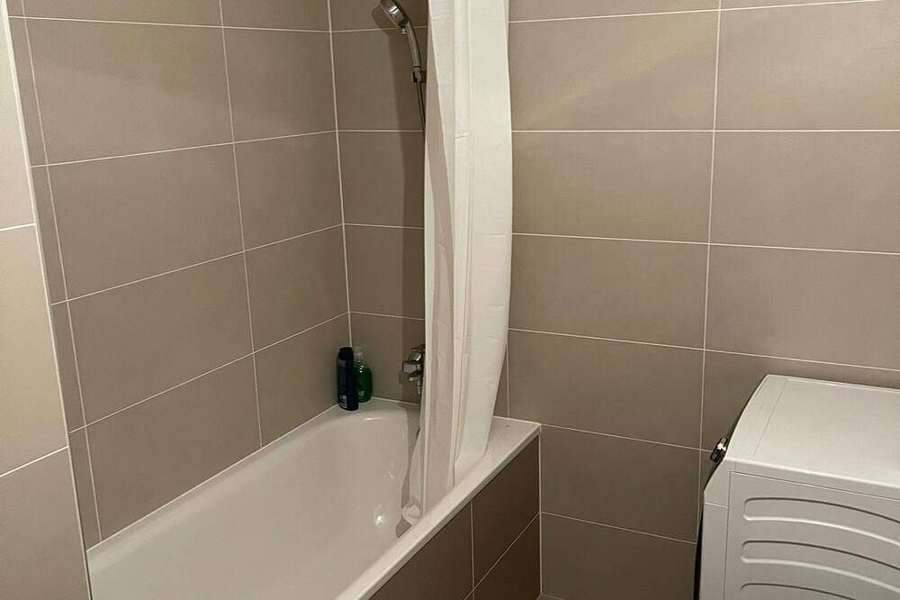 Geheel appartement, Apartment with panoramic view by the hockey arena with Ac in Bratislava, Bratislava (regio)