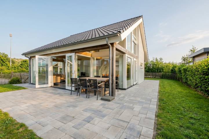 Ferienhaus für 6 Personen, mit Balkon/Terrasse und Terrasse sowie Garten in Renesse