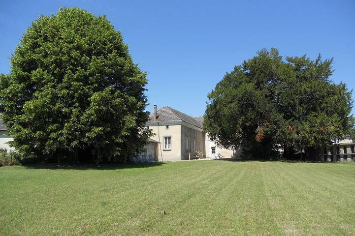 Location de vacances pour 12 personnes, avec terrasse et jardin à Rilly-sur-Vienne