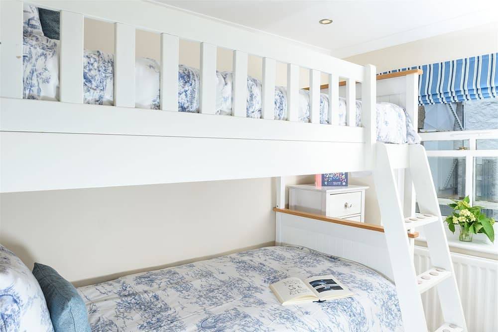 Architect designed brand new Cornish cottage in Mousehole in Mousehole, Cornwall