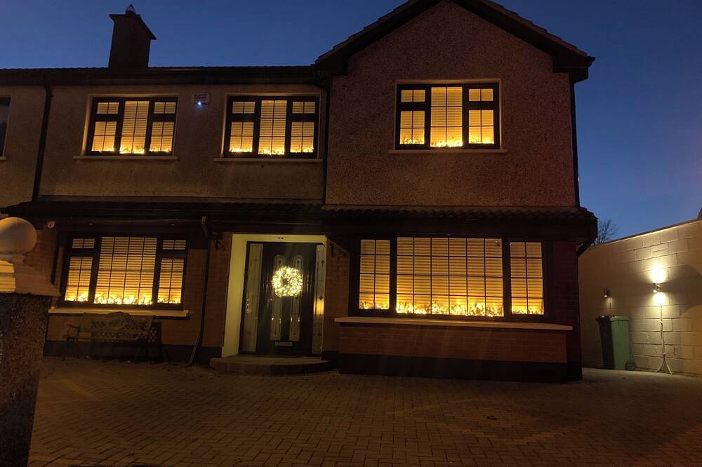 Completely furnished 3 big bedroom 2,5 bathroom show house , cleaner incl , in Cork, County Cork
