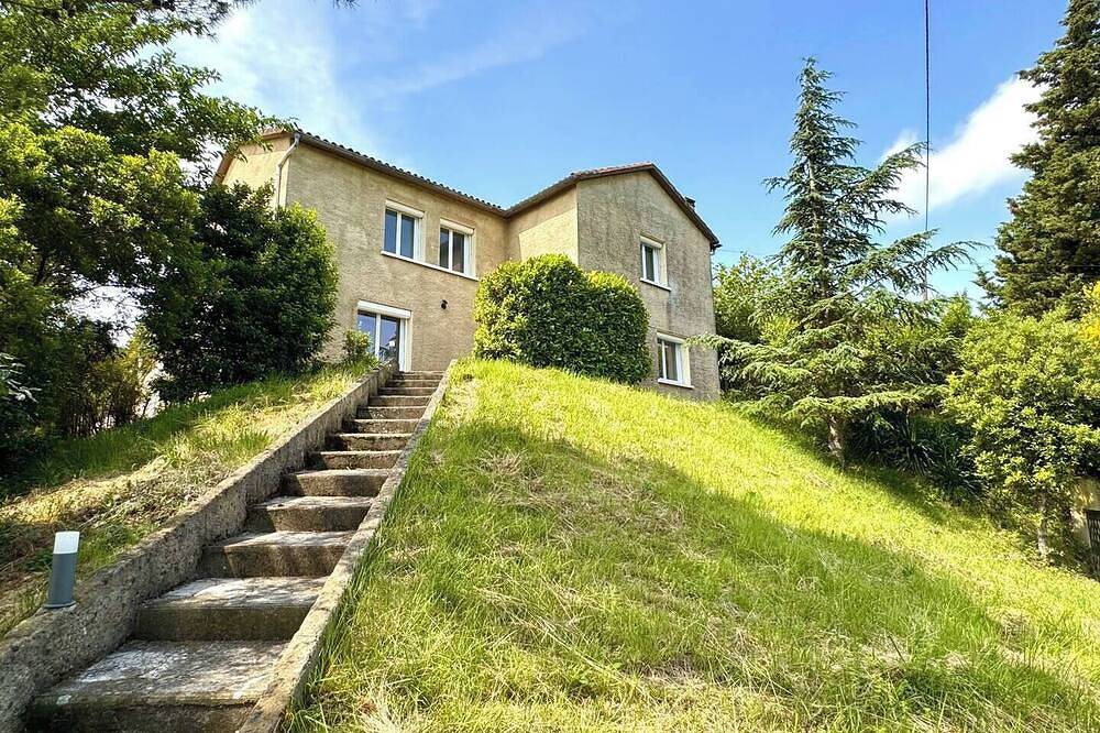 Villa in the countryside with plenty of space. 2 minutes from Castelnaudary. in Castelnaudary, Carcassonne region