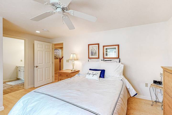 Vacation house for 12 people, with terrace in Maine