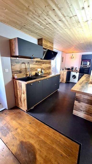 Two-Bedroom House in Nonette, Région de Besse-et-Saint-Anastaise