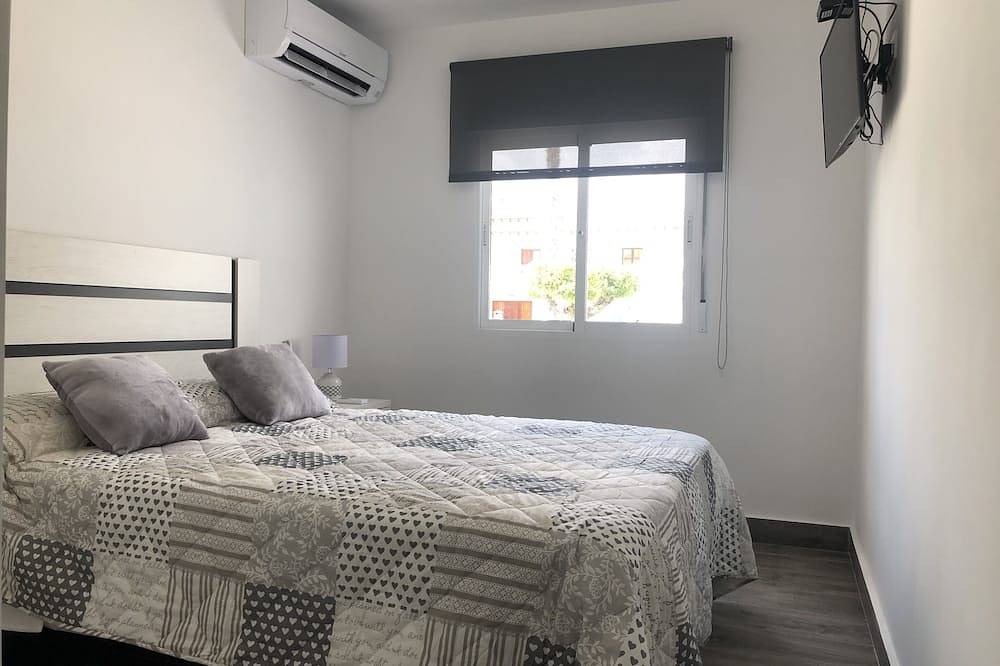 Bungalow rez-de-jardin avec jardin lac pour 4 personnes in Torrevieja, Costa Blanca