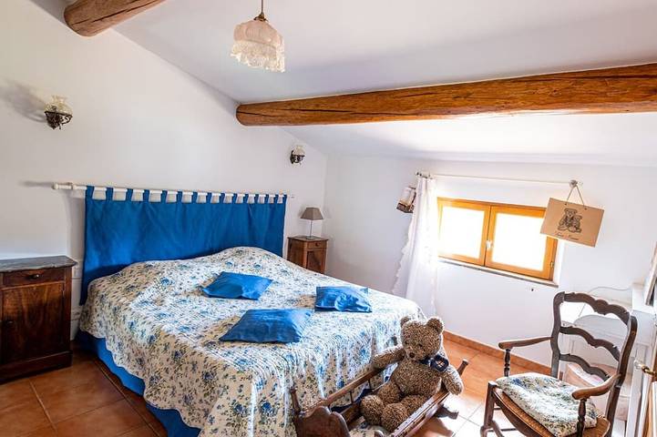 Location de vacances pour 8 personnes, avec terrasse et jardin à Fox-Amphoux - 3