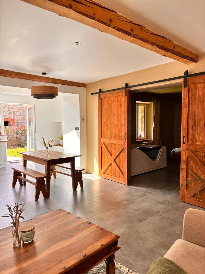 Appartement entier, Superbe appartement avec jacuzzi et jardin privé in Marlhes, Parc Naturel Régional du Pilat