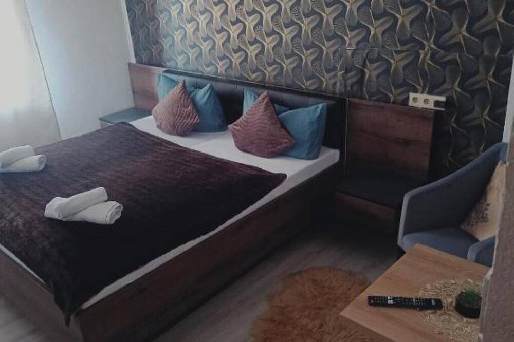 Perfect for craftsmen: affordable double room near the highway in Mönchengladbach, Lower Rhine
