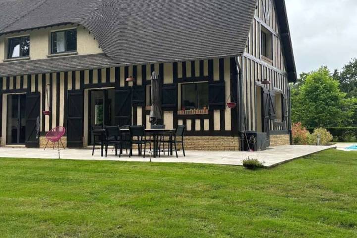 Gîte pour 8 personnes, avec piscine, animaux acceptés à Pullay