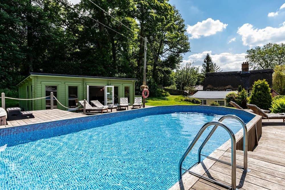 Cottage for 12 People in Boldre, New Forest National Park