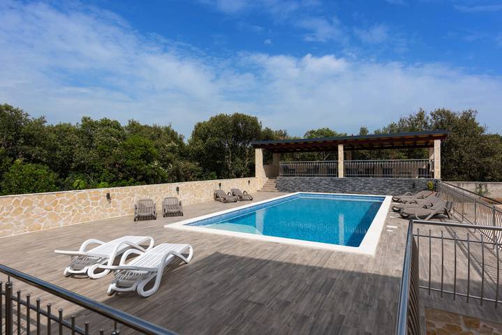 Ferienwohnung für 6 Personen, mit Balkon und Pool in Split-Dalmatien