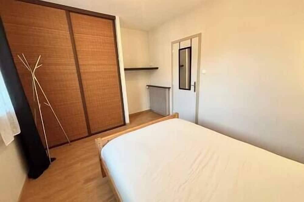 Entire apartment, Charming F2 in the heart of Royat in Royat, Volcans d'Auvergne Regional Nature Park