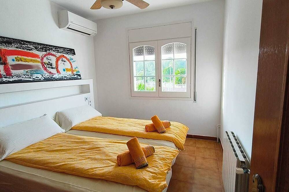 Villa Habana con habitaciones climatizadas y piscina privada. in Vendrell, Costa Dorada
