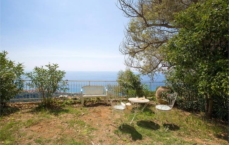 Apartamento con vistas al mar, aparcamiento y cocina - 1,5 km de la playa in Cetraro, Provincia de Cosenza