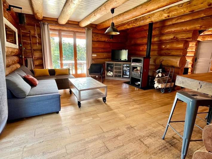 Chalet pour 9 personnes, avec Jacuzzi et Terrasse ainsi que Jardin et Piscine