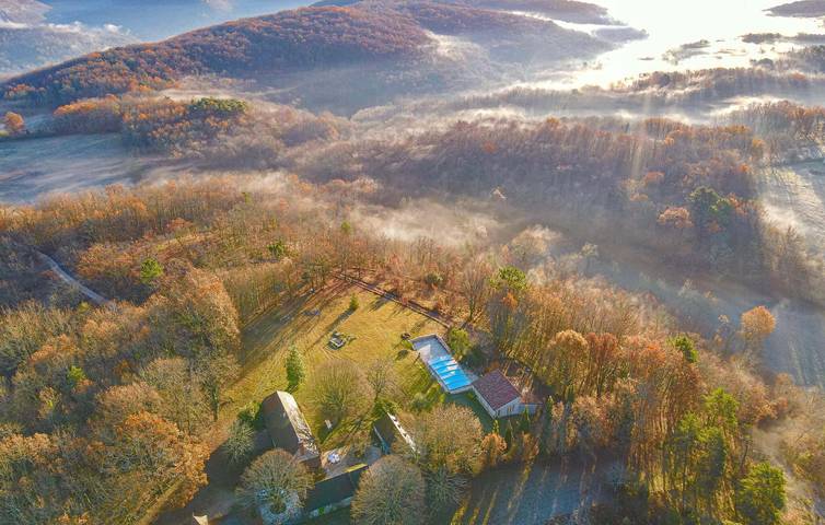 Location de vacances pour 2 personnes, avec terrasse et piscine à Simeyrols