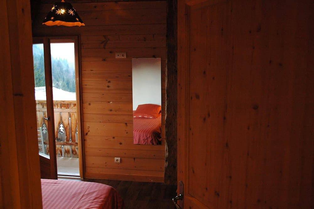 Apartment in a chalet of character with ski access in Montriond, Les Portes du Soleil