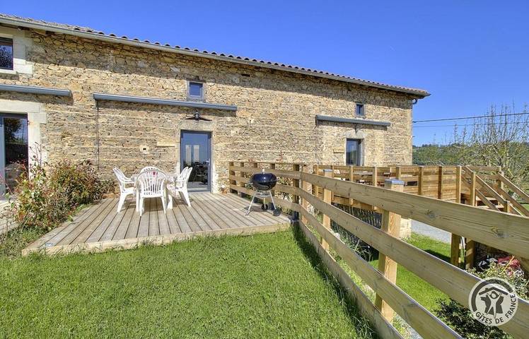 Gîte pour 4 personnes, avec jardin à Thurins - 2