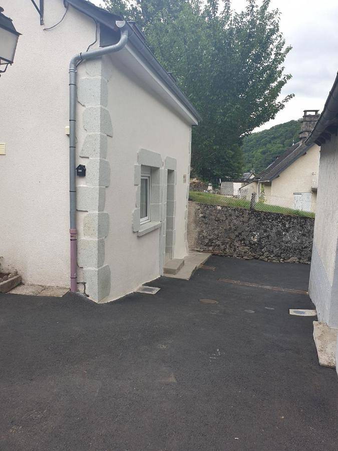 Location de vacances pour 4 personnes, avec vue sur le lac et jardin à Soursac - 3