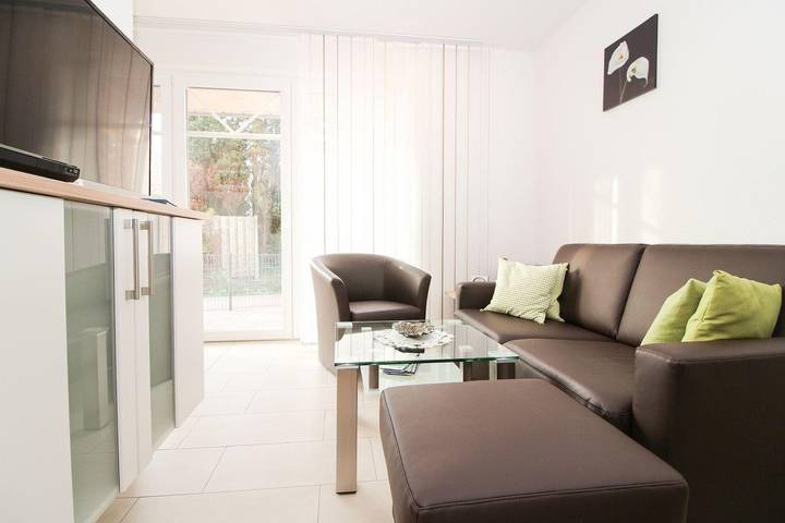 Ferienwohnung für 4 Personen, mit Terrasse in Krummhörn - 2